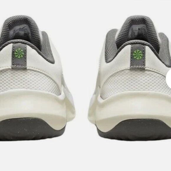 Nike Legend Essential 3 Running Crossfit Shoes - NEW - Size 6. - Picture 8 of 11